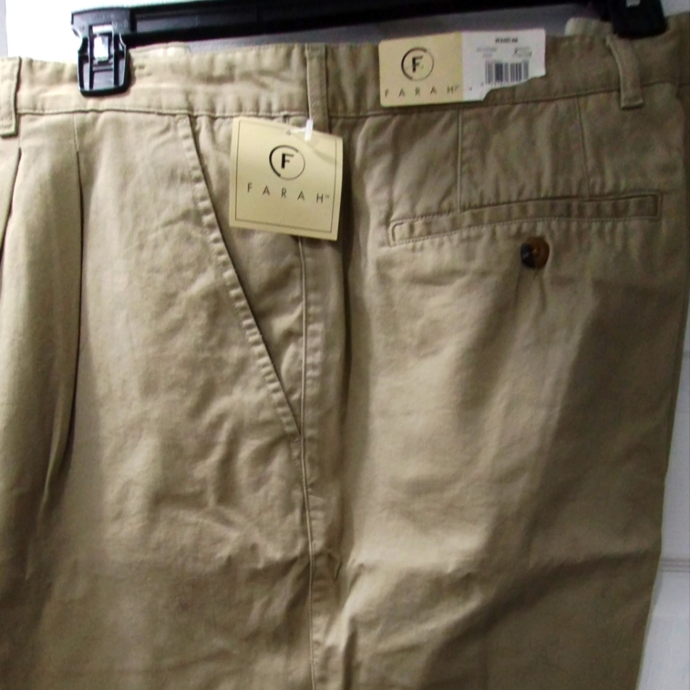 NWT Men's Farah khaki shorts